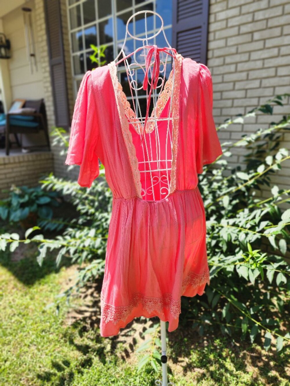 Alterd state large almost s pink corol color and the lace a little tangerine col